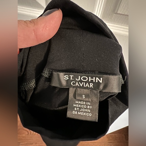 St. John Caviar black high neck sleeveless top Size S 87%Nylon 13%Spandex EUC - Picture 3 of 5